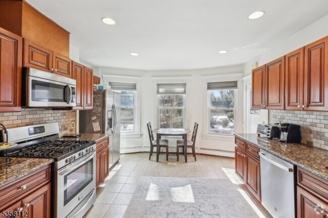 Building Photo - 587 Wyckoff Ave Rental