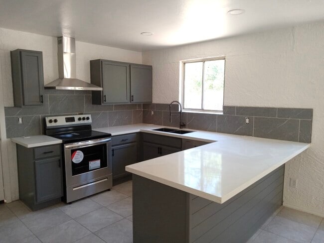 Building Photo - 2520 W Vista Ave Unit #D