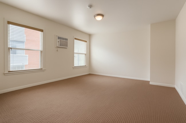 Building Photo - 442 Kelton Ave Unit #442 1/2 Kelton Avenue