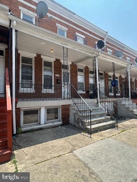 Building Photo - 2025 Kennedy Ave