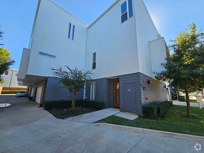 Building Photo - Minutes from Downtown, Uptown, Henderson, ... Rental