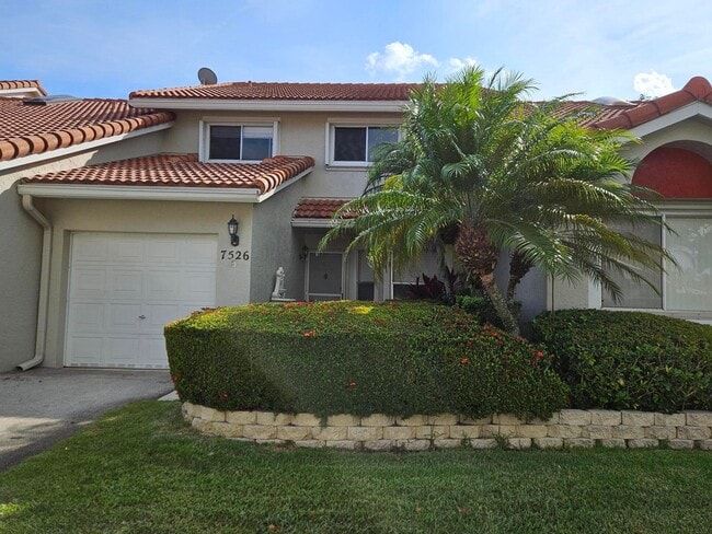 7526 Pinewalk Dr S