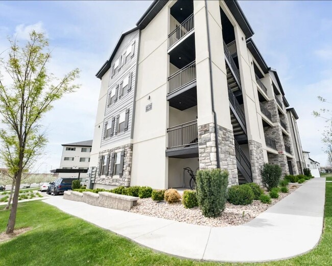 Building Photo - 2 Bedroom Pet Friendly Unit for Rent in Provo Rental