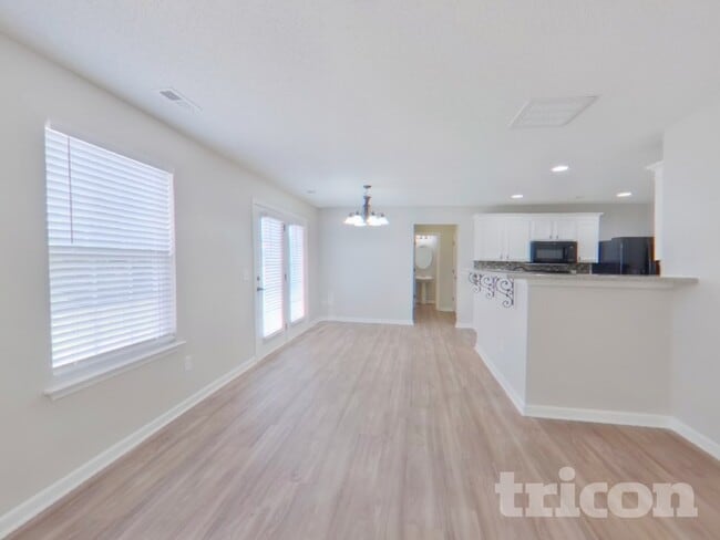 Photo - 3010 Thistlewood Cir