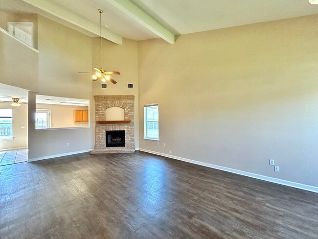 Photo - Beautiful 4BR 2.5BA with High Ceilings & H...