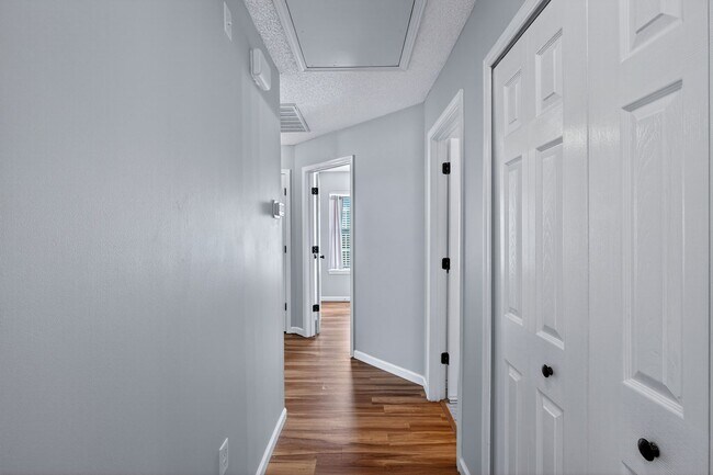 Photo - 4 bedroom 2 bathroom home in Mainstreet Subdivision - Richmond Hill GA