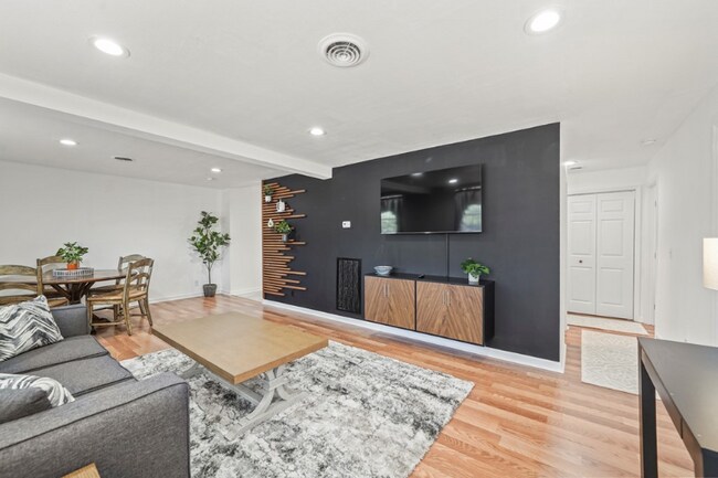 Photo - 217 Creedle Dr Unit A