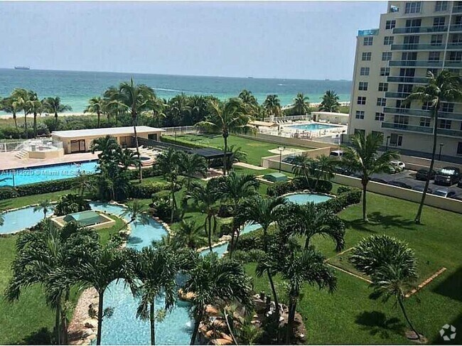 Building Photo - 5005 Collins Ave Unit 515 Rental