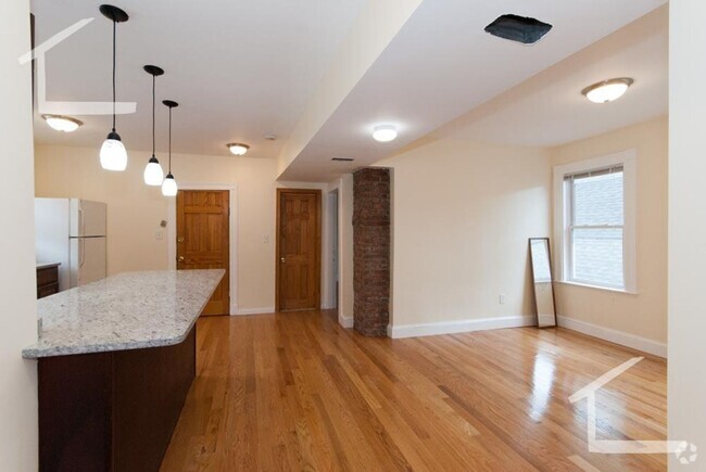 Building Photo - Oak Square 4-bed & 2-bath Brighton Rental