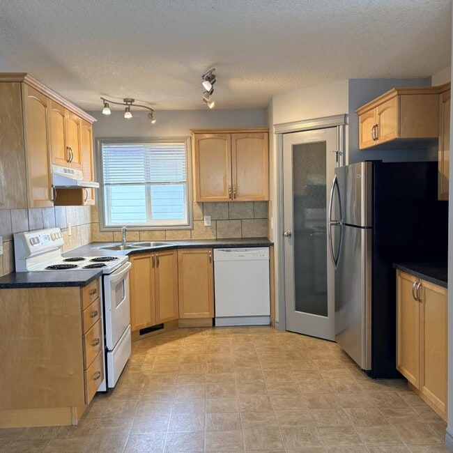 Photo - 3 bedroom in Grande Prairie AB T8W 0A9