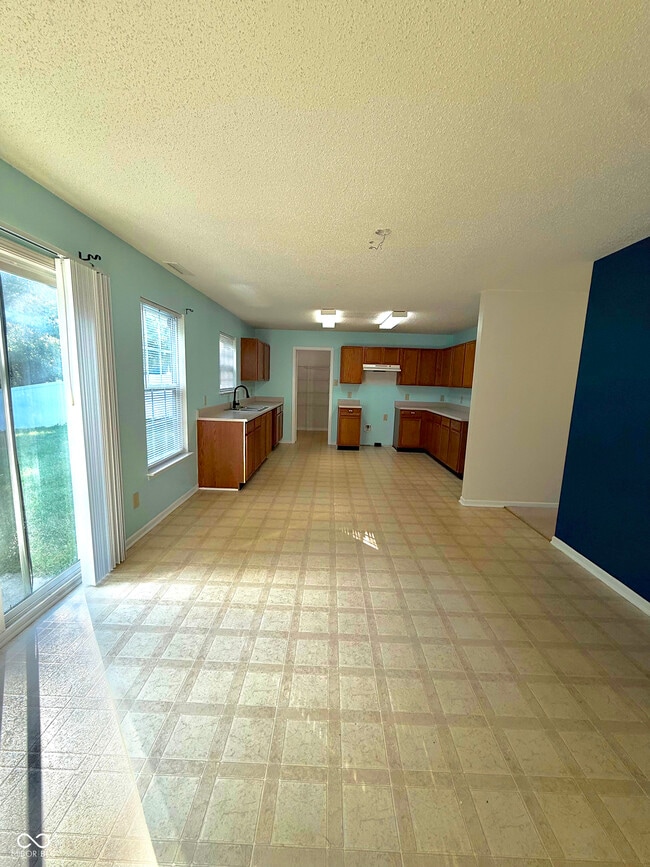 10605 Carrie Ln