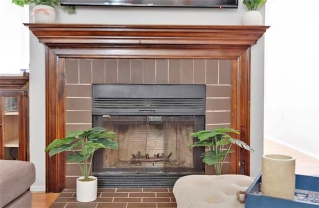 Photo - 2411 Huntingdon, 2411