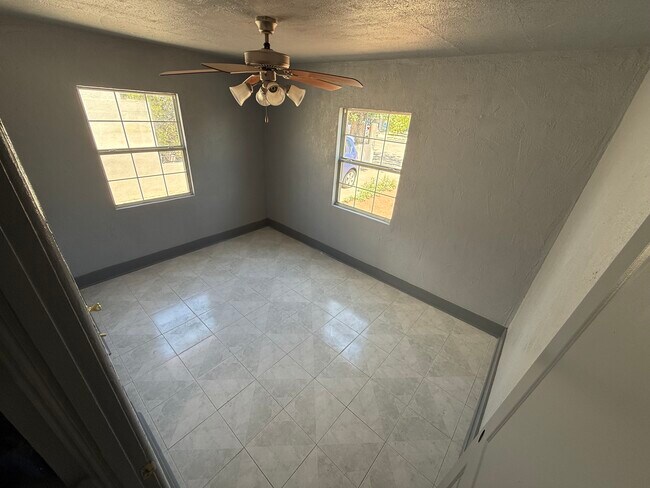Master bedroom - 609 Barcelona Dr Unidad A