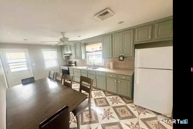 Photo - 48 Gates Ave