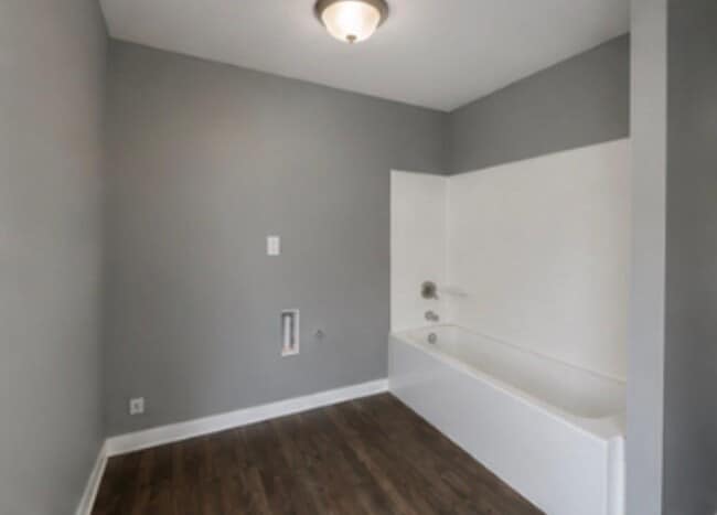 Photo - 523 E Lee St