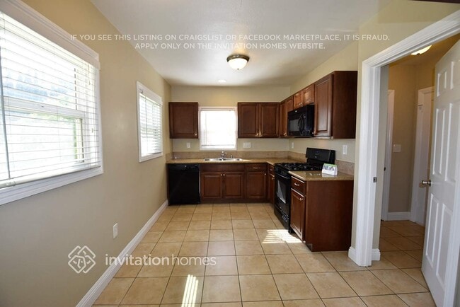 1221 E Roosevelt Rd