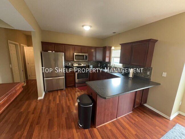 Photo - 332 NW Driftwood Dr