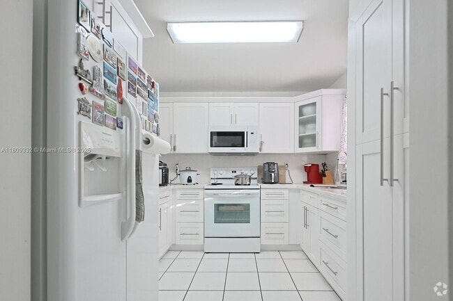 Building Photo - 2730 W 76th St Unit 104 Rental