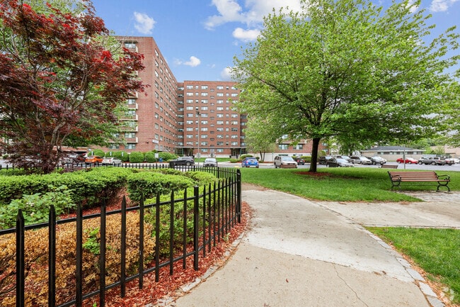 Building Photo - Maple Gardens Rental