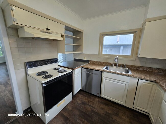 Photo - 911 16th Ave