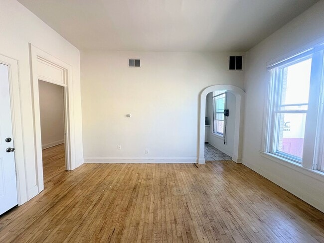 Building Photo - 815 Jay St Unit 2