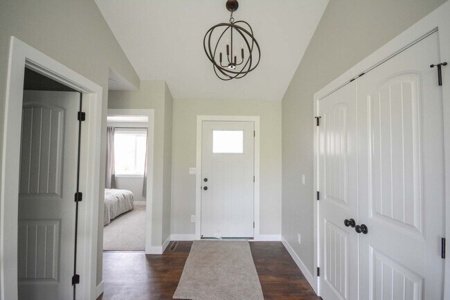 Photo - Bright & modern main floor living in newer home!