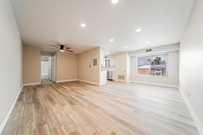 Photo - Hallwood Manor Apartments