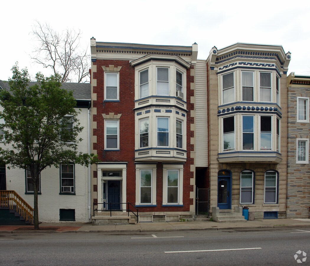 Photo - 125 E Franklin St