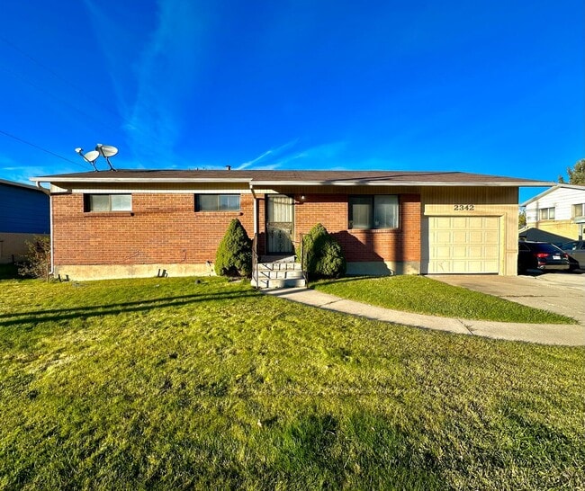 Remodeled 4 Bd Home with 23'x35' Heated Wo... - Remodeled 4 Bd Home with 23'x35' Heated Wo...
