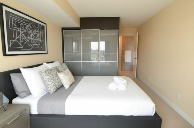 Building Photo - 740 NW 39th Ct Unit 2