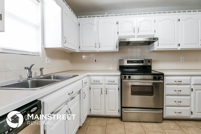 Photo - 801 NE Lyon Dr