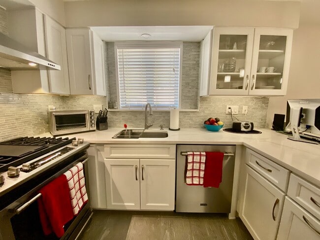 Photo - 5307 Pooks Hill Rd