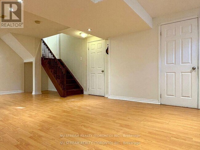 Photo - 5 Victoria Wood Ave