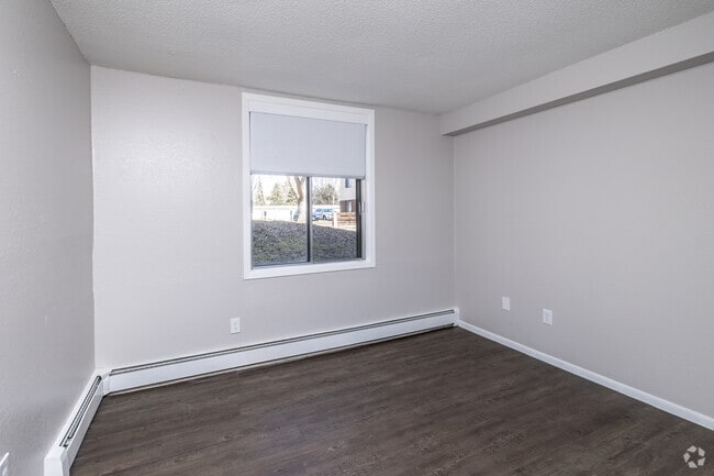 1BR, 1BA - 620SF - Bedroom