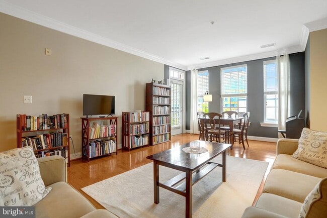 Photo - 1023 N Royal St Unidad 312