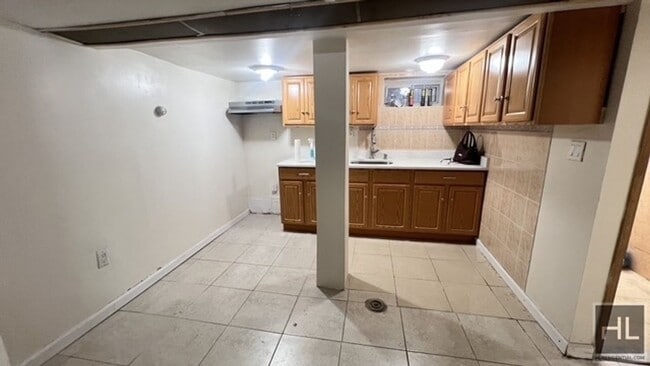 Photo - 1043 E 14th St Unit 1