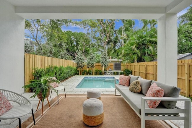 Building Photo - 606 SW 7th Ave