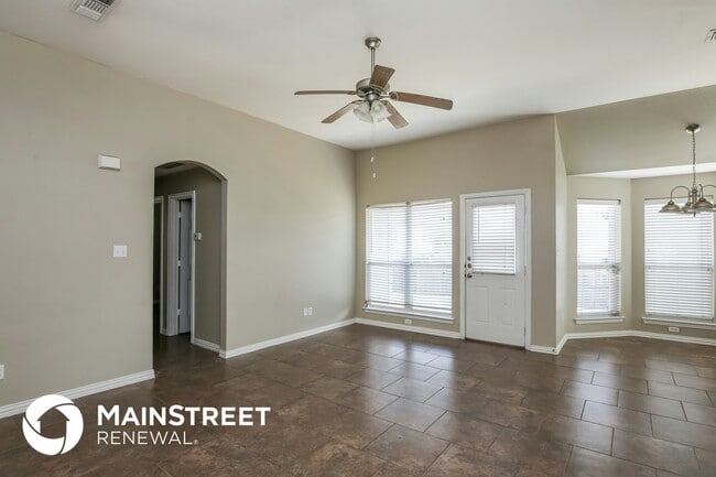 Photo - 125 Currie Ct