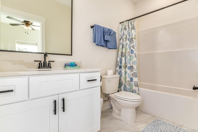 Photo - 520 N De Villiers St