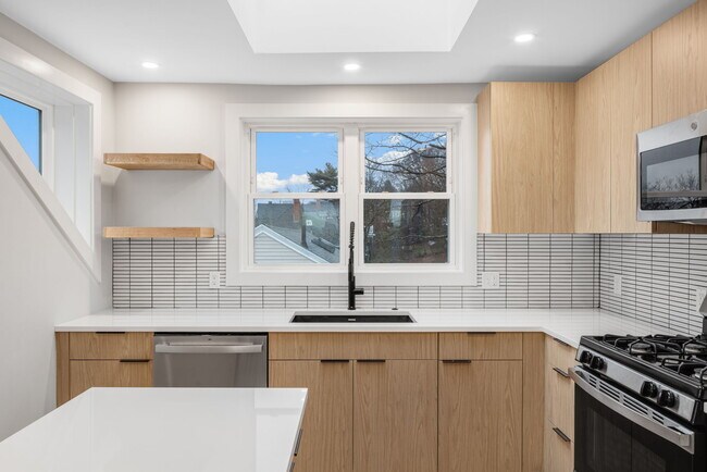 Photo - 9 Wenham St Unit 4