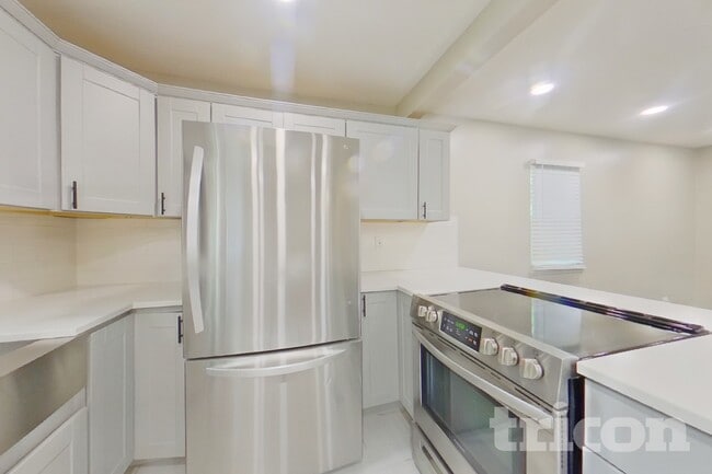 Photo - 607 NE Darwin St