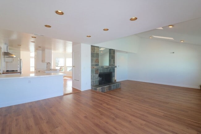 Building Photo - 3 bed/ 2 bath house in University city! Pool/ yard w 2 car garage! Remodeled kitchen and updated ...