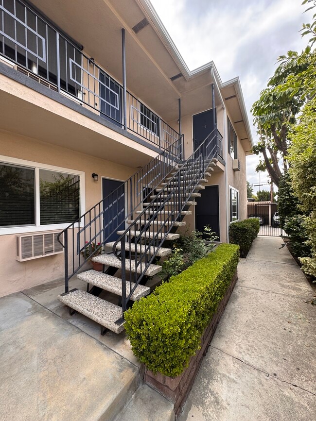 Second floor unit - 1016 Western Ave Unit G