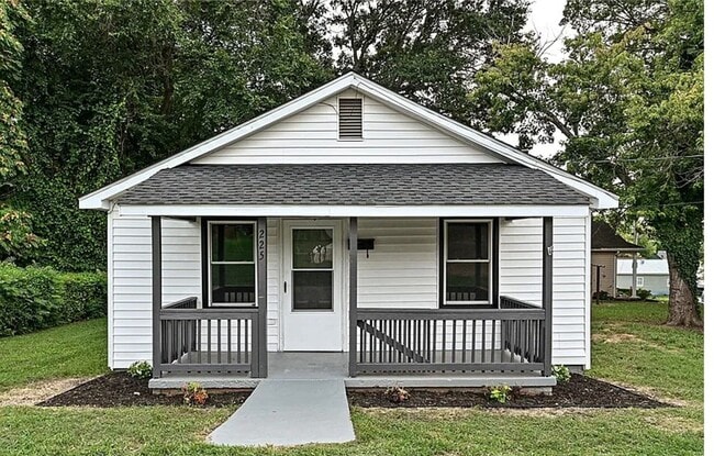 Building Photo - Charming 2-bed, 1-bath bungalow just steps from downtown Lincolnton!