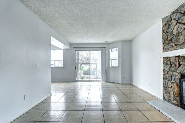 Photo - 2 bed 1 bath Condo in Victoria Crossing II Unit 1512L