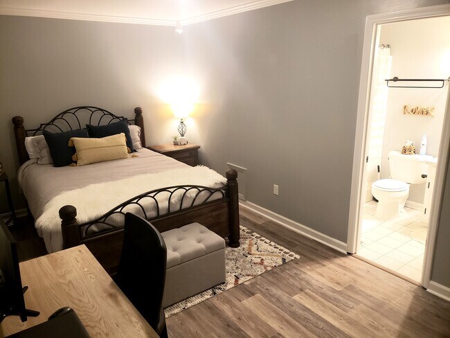 Photo - 2845 Wynterhall Rd SE