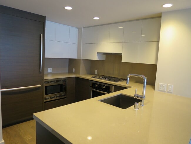 Photo - Downtown Seattle-Insignia condo 2 bed/1.75bath, W/S/G/Gas included + 1 free parking.