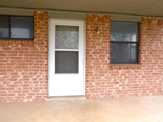 Building Photo - 603 SW Garfield Ave