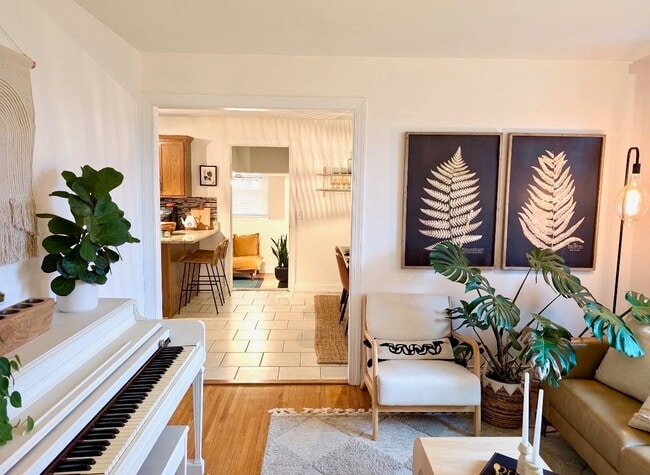 Photo - 2000 Upland Dr