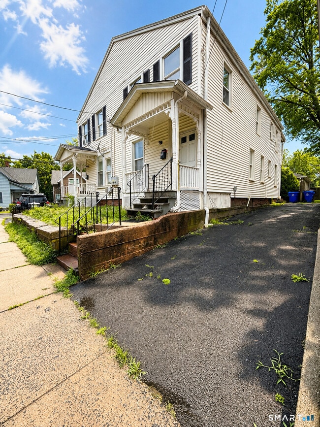Building Photo - 172 Grand St